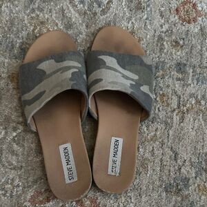 Steve Madden Women's Green and Gray Camouflage Sandals